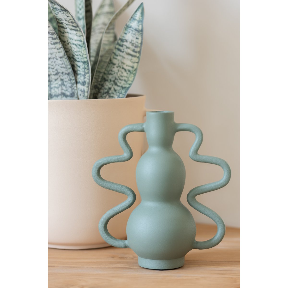 Détails du vase Marie J-Line en aluminium vert - finition moderne