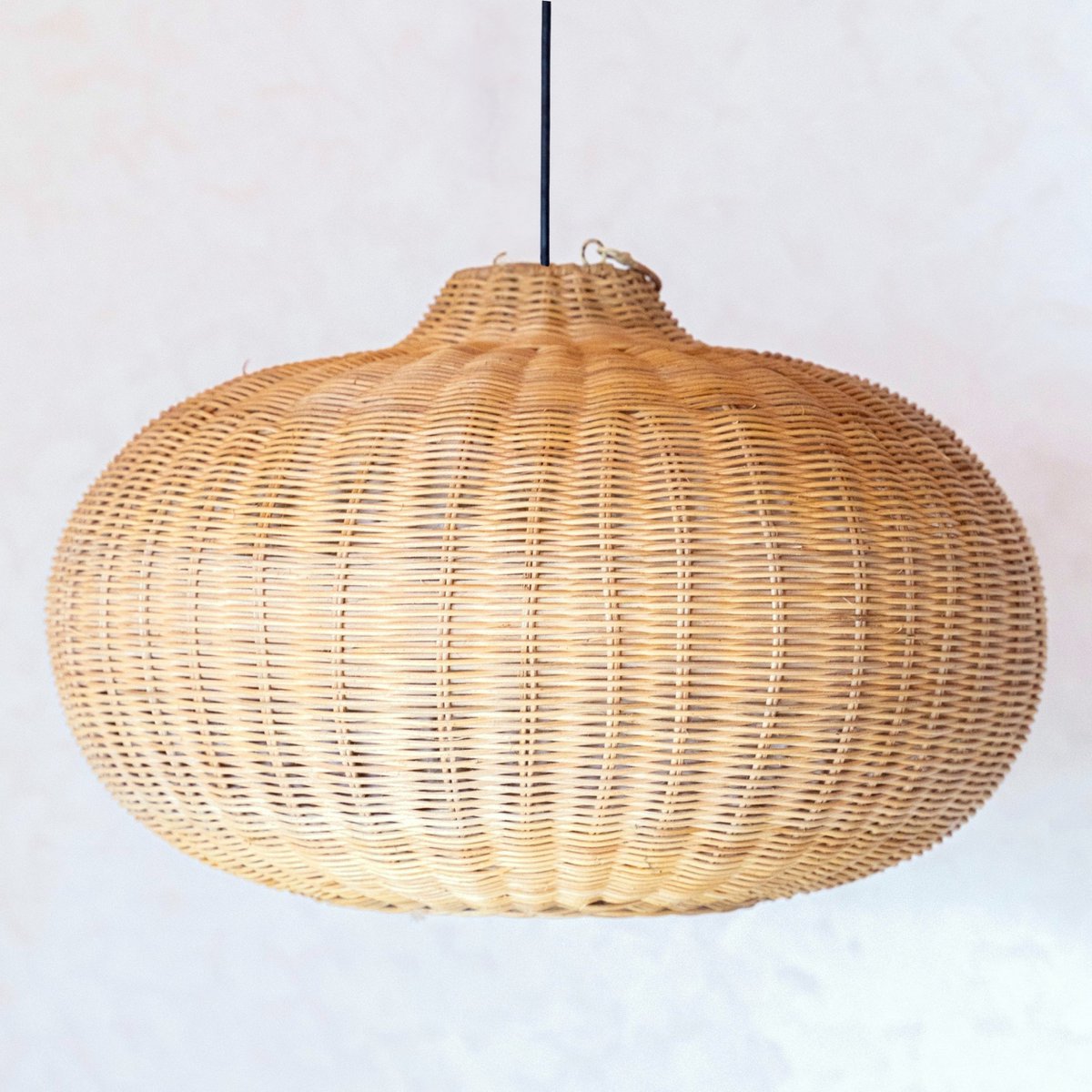 Abat-jour en rotin Anjani, tissage complexe et élégant