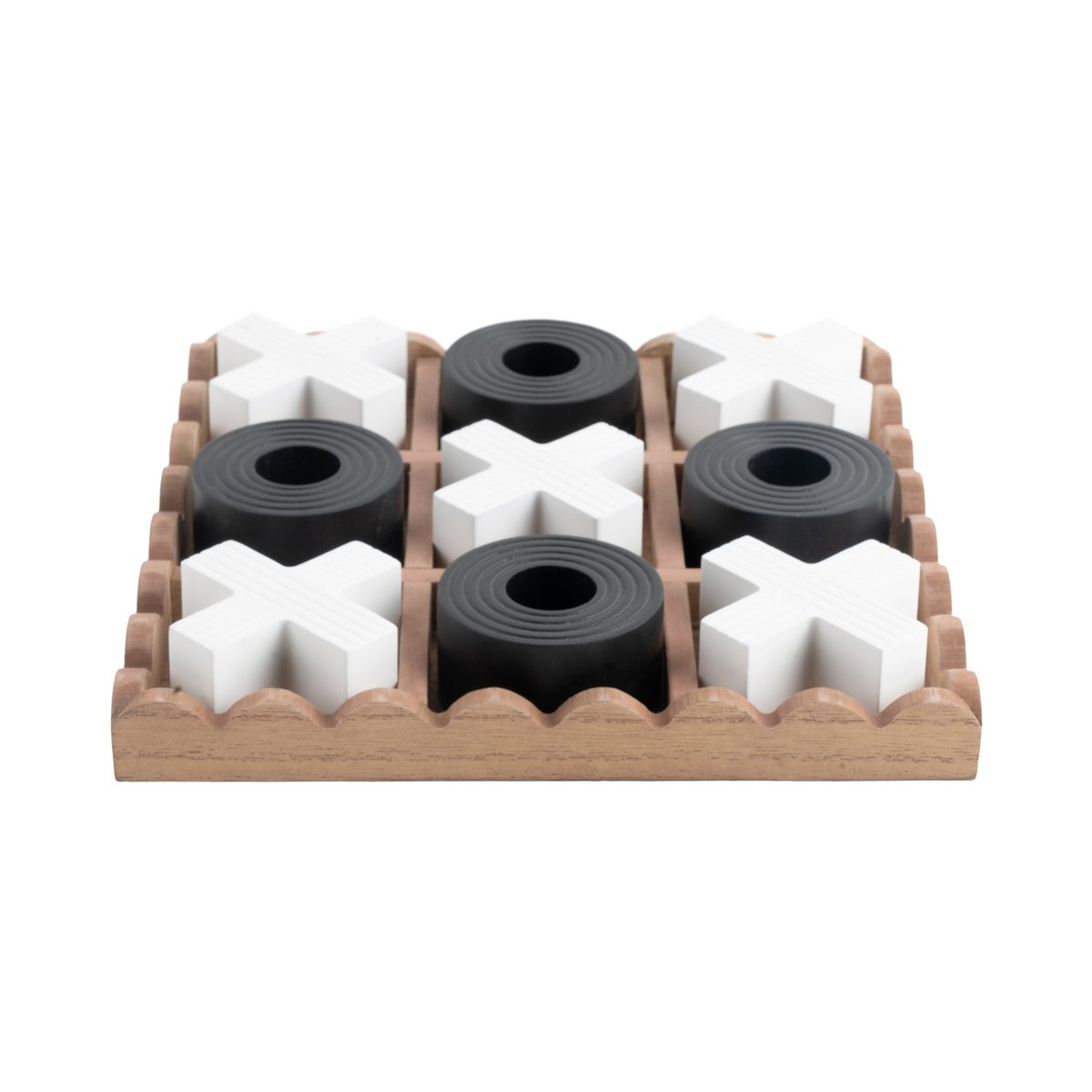 Jeu Tic Tac Toe en bois noir avec blocs X et O sur table