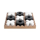 Jeu Tic Tac Toe en bois noir avec blocs X et O sur table