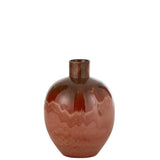 Vase J-Line en céramique rouge, ambiance moderne dans un salon