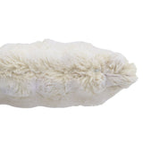Détail du coussin J-Line Wave, texture polyester ivoire