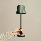 Lampe de table nervurée vert olive Maya