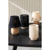 Lampe J-Line sur une table de salon moderne