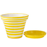 Détail des motifs rayés du pot de fleurs J-Line en céramique