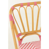 Chaise J-Line Liline avec des accessoires de décoration