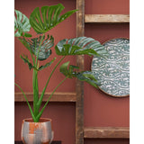 Monstera artificielle dans un décor élégant