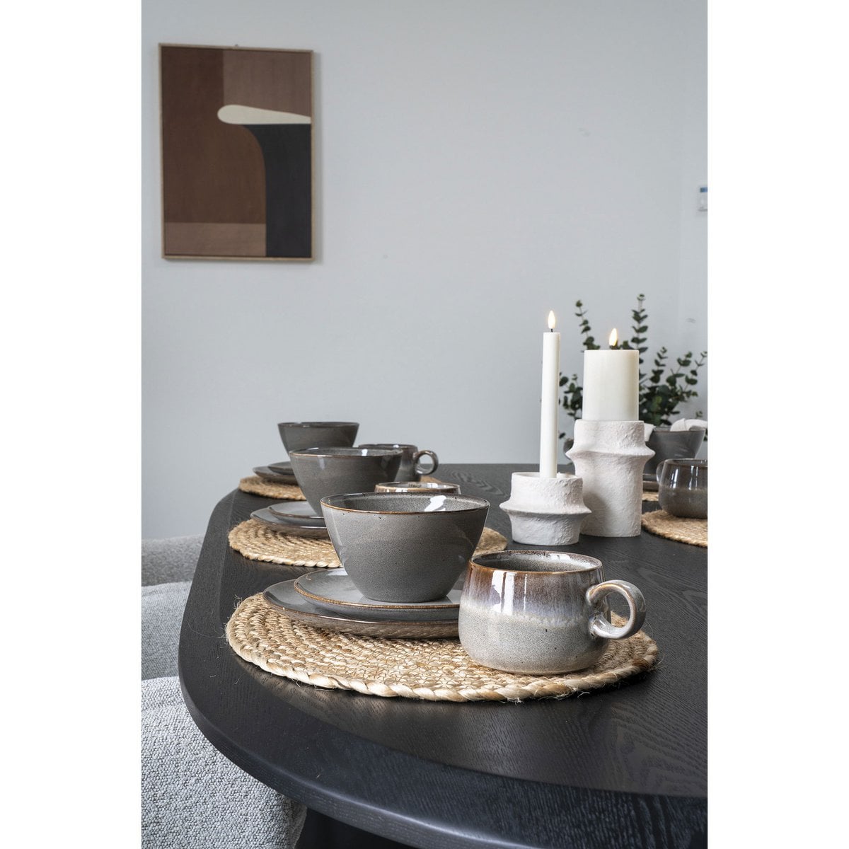 Zoom sur le design épuré du bougeoir en céramique