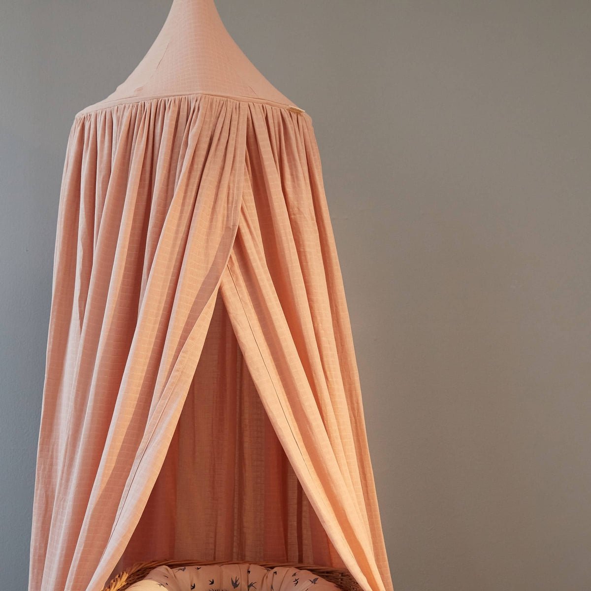 Auvent Blush de OYOY LIVING DESIGN, vue générale avec tissu doux