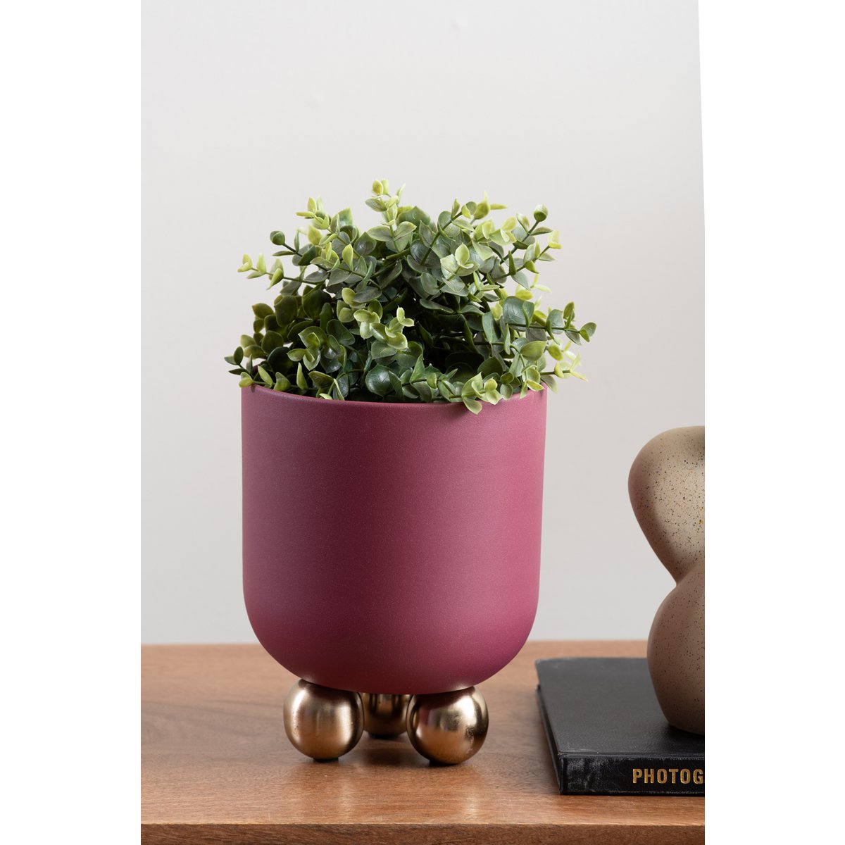 Cache-Pot Estilo Petit en situation dans un salon moderne
