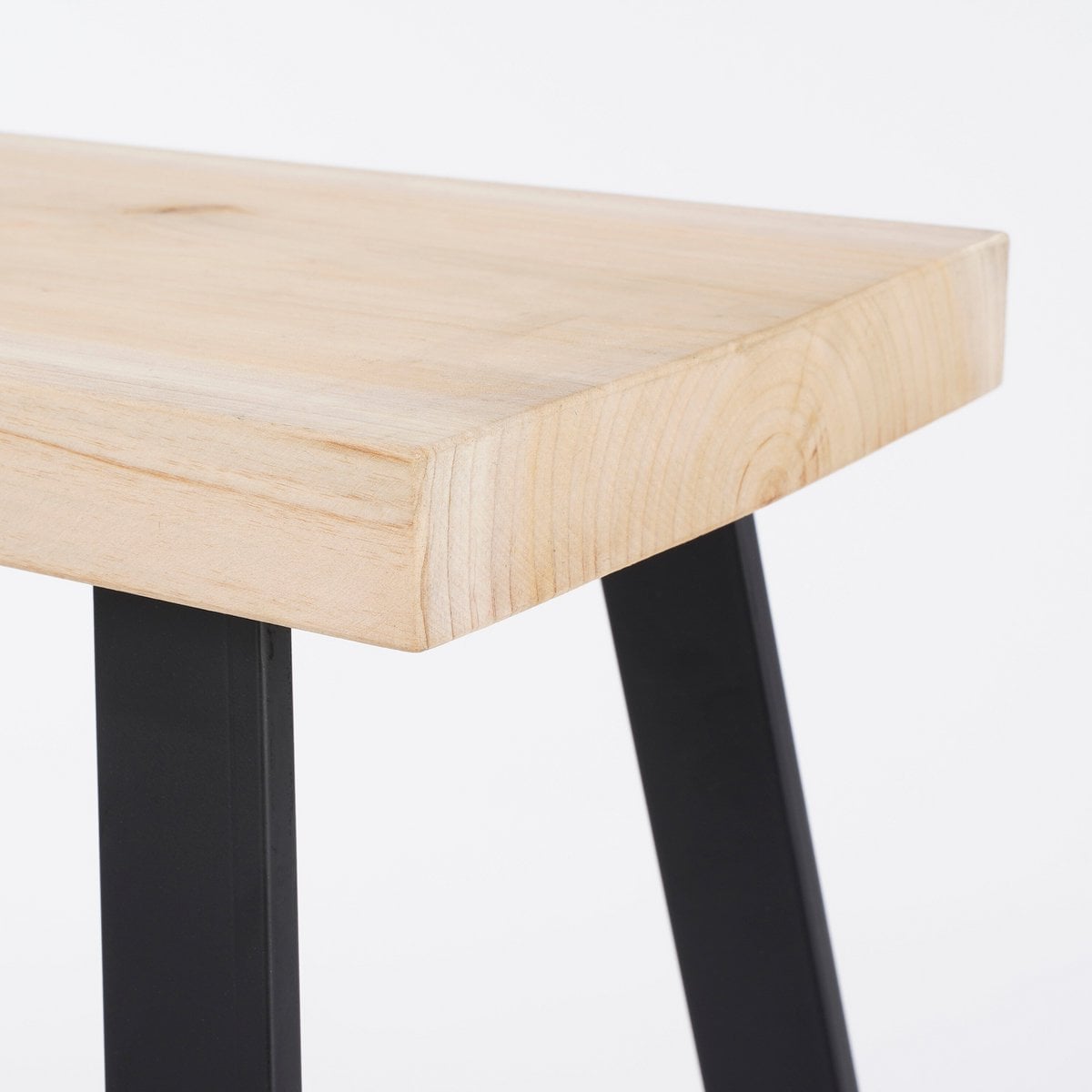 Tabouret Plano marron clair - détail des matériaux en fer et bois