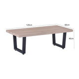 Table basse scandinave avec décoration intérieure moderne