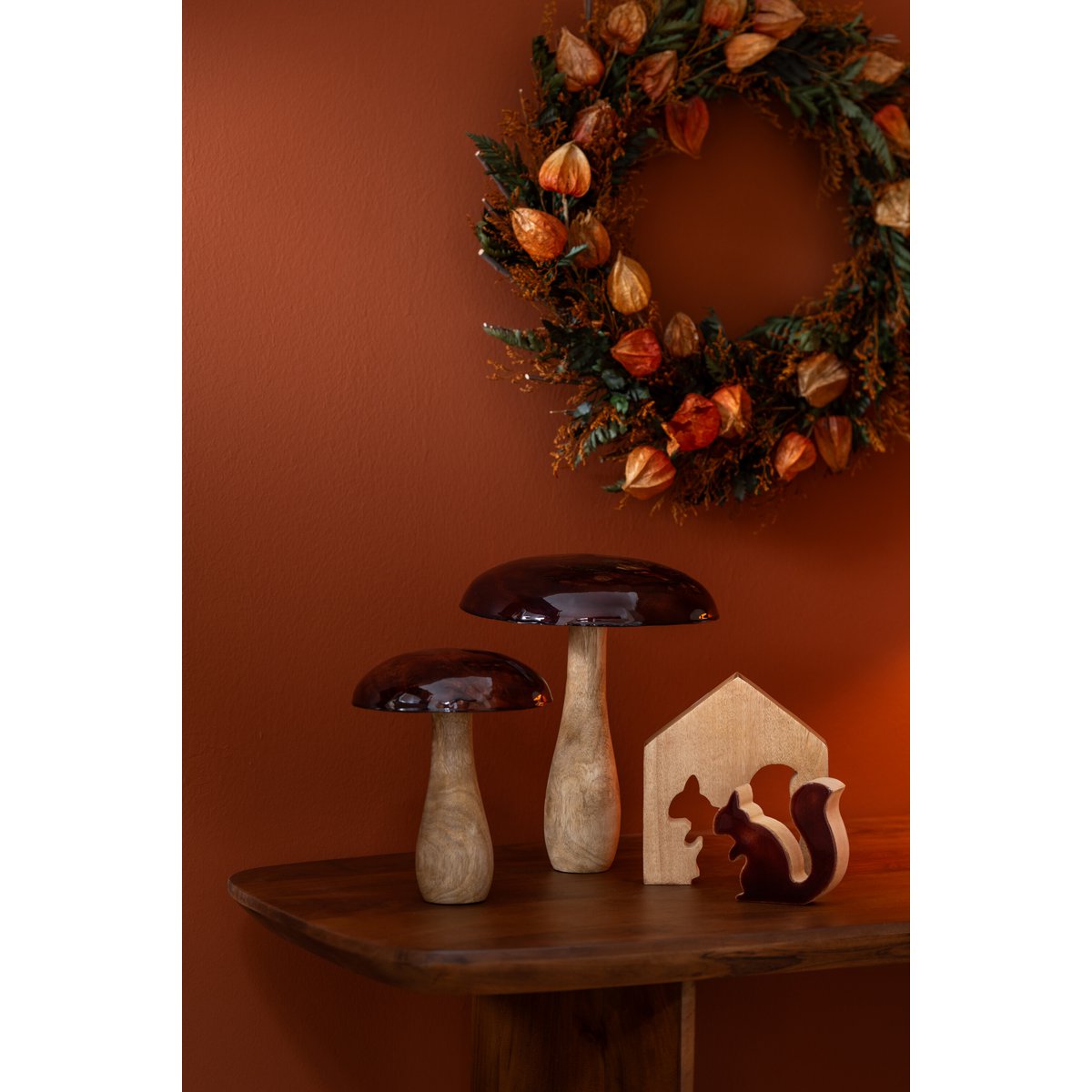 Mushroom Shiny J-Line en bois naturel et marron, vue de face
