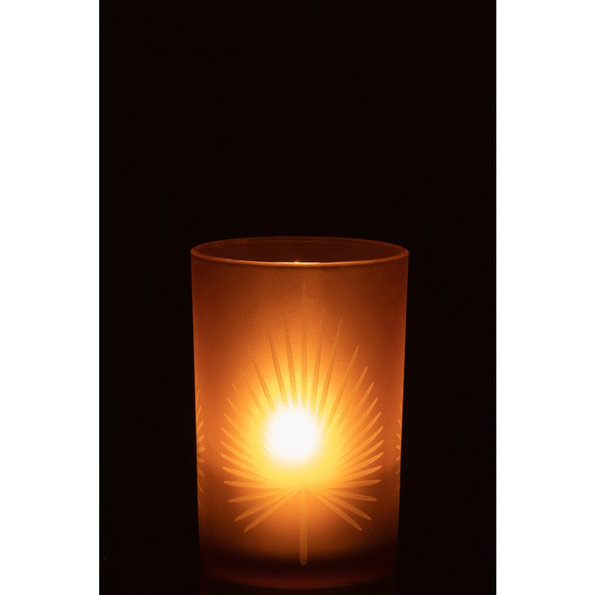 Lanterne J-Line Palmblad, mise en scène sur une table