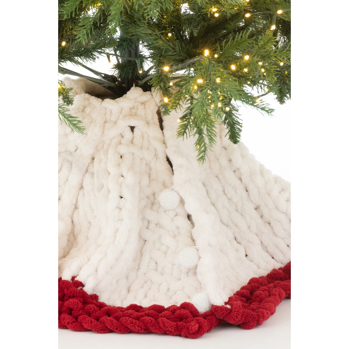 Jupe de sapin J-Line sur un fond de décoration de Noël
