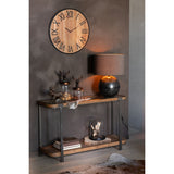 Vue latérale de l'horloge J-Line Klok Nue sur un mur