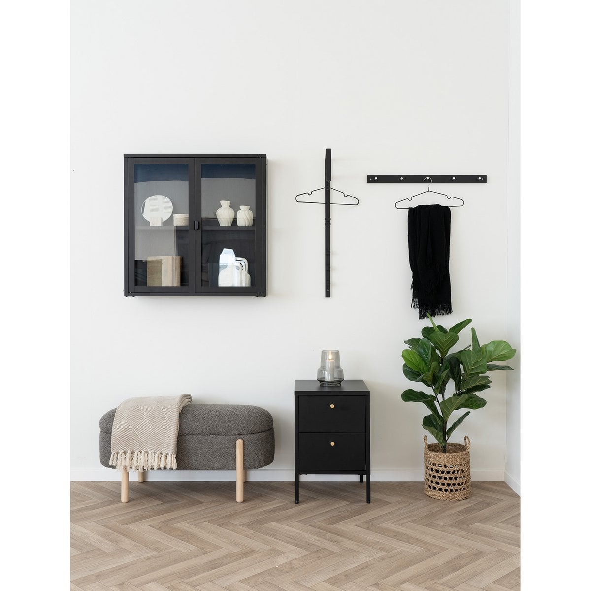 Banc Branca marron avec espace de rangement ouvert, vue de côté