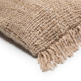 Housse de coussin Oh My Gee beige avec d'autres coussins assortis