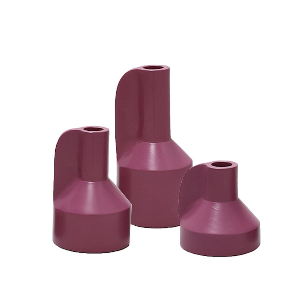 Vase Alota mauve en métal, élégant et ludique, hauteur 17 cm.