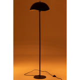 Détail du métal noir du lampadaire J-Line, finition haut de gamme