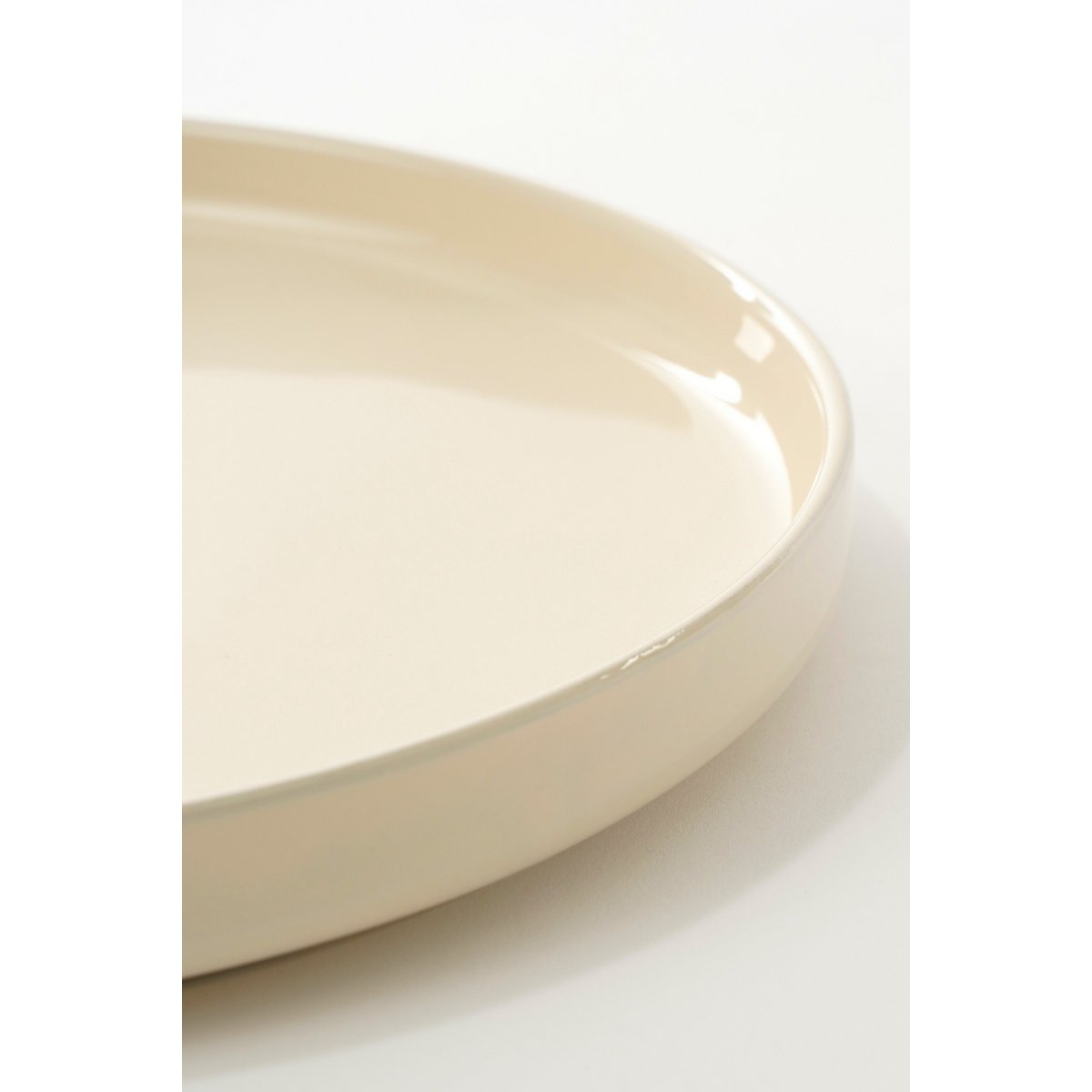 Assiette du service Ozzu Blanc cassé - détail design subtil