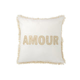 Coussin Amour J-Line dans une chambre, décoration raffinée