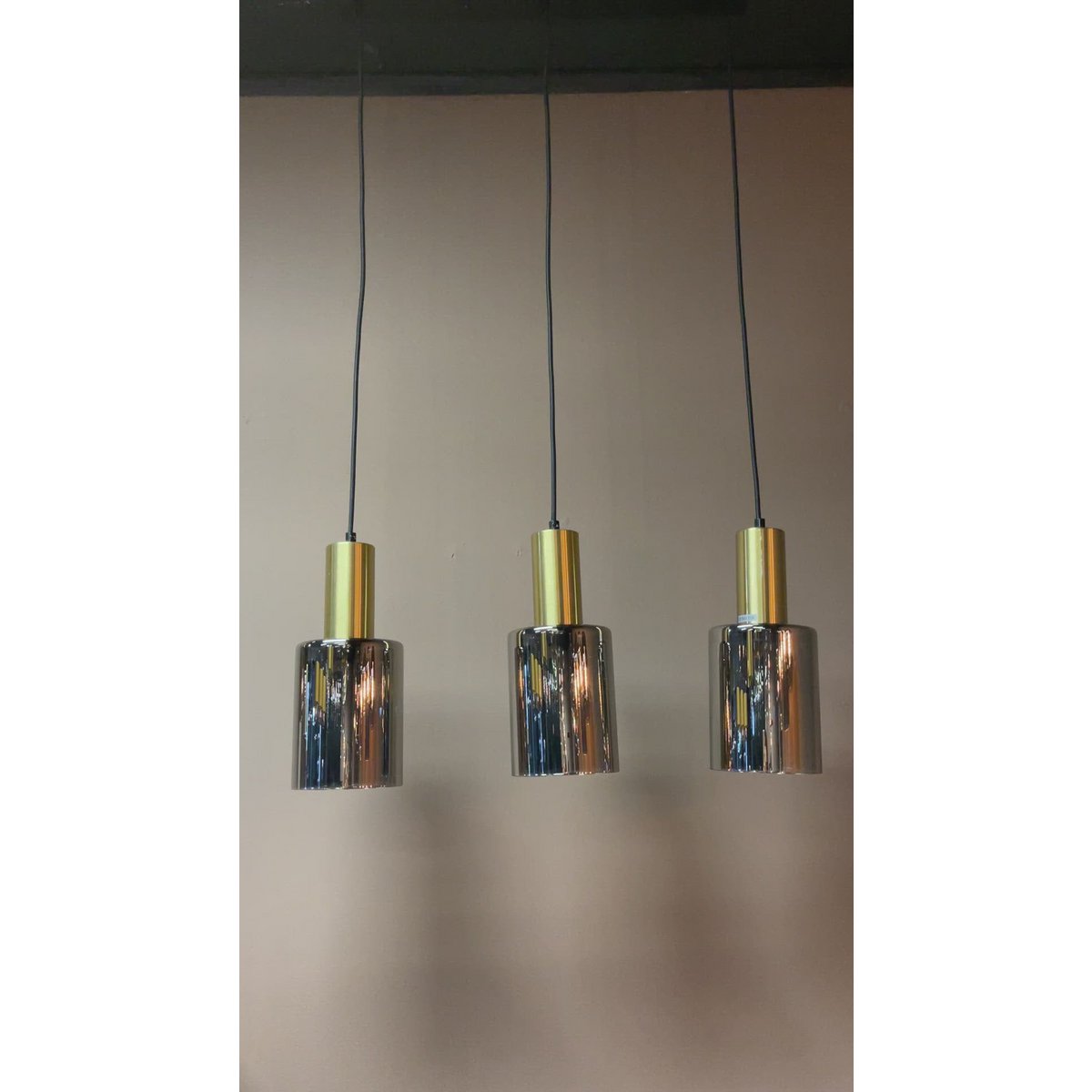 Suspension Vilmaris en verre fumé avec trois calices élégants