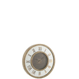 Détail des chiffres romains sur l'horloge murale J-Line