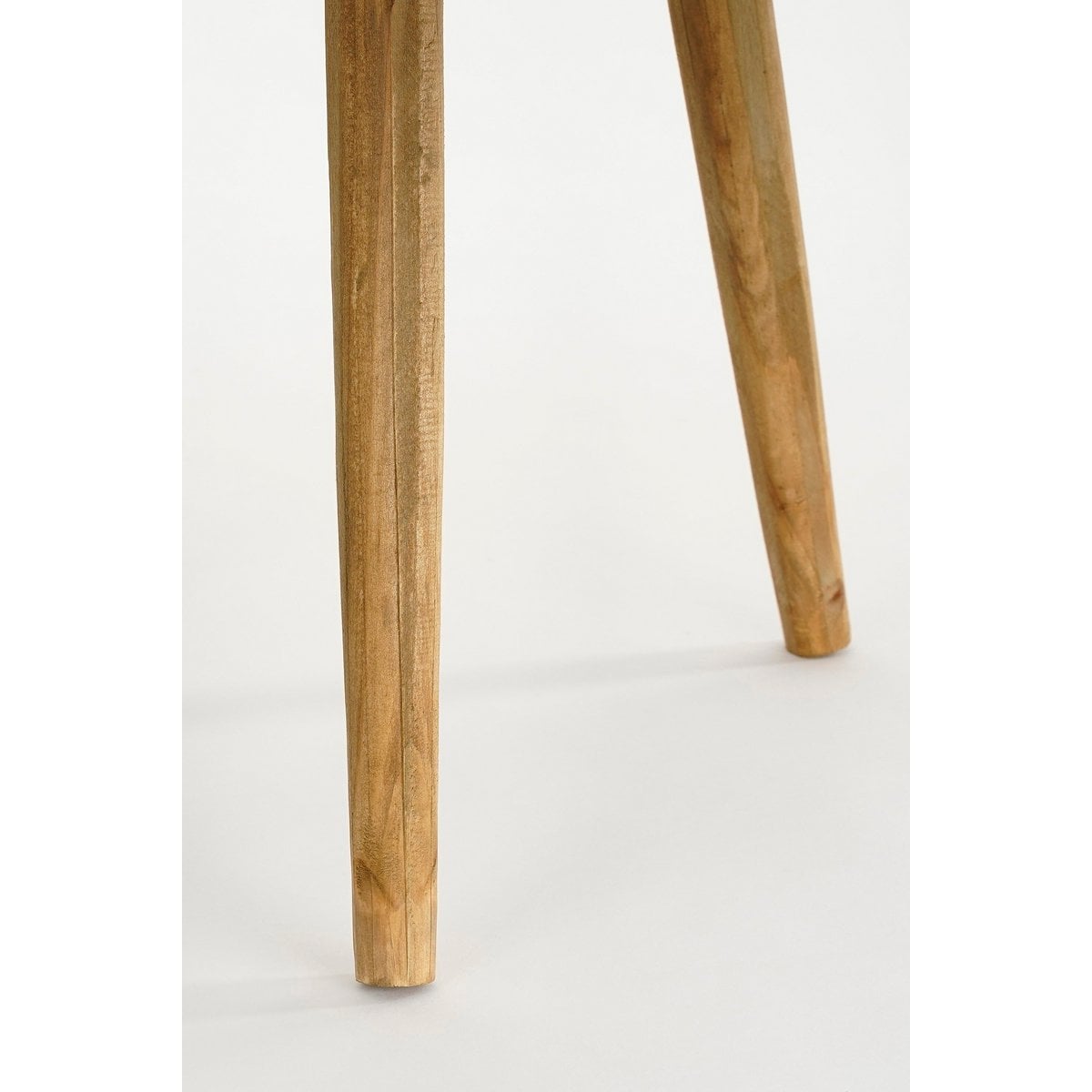Vue latérale de la table d'appoint Bold Marron