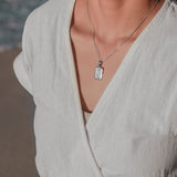 Collier délicat avec pendentif - Chaîne en argent de 40 cm en argent 925 - Visage abstrait gravé - LOVINA argent