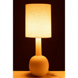 Lampe J-Line allumée dans un salon élégant