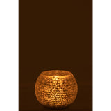 Lanterne J-Line posée sur une table, illuminant l'espace