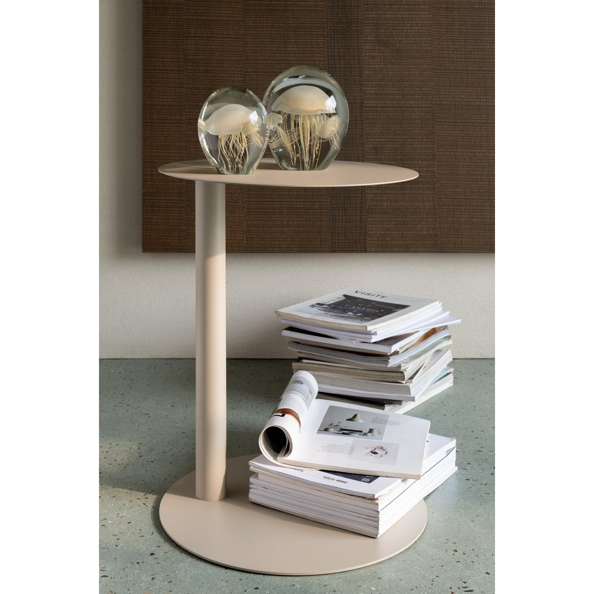 Table d'Appoint Ronde J-Line en Métal Beige en détail