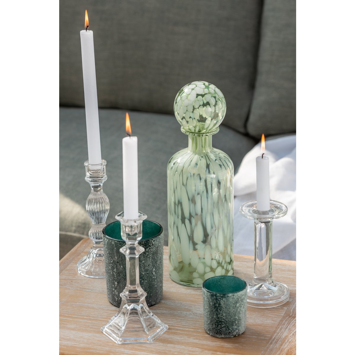 Bougeoir J-Line, présentation sur une table décorée