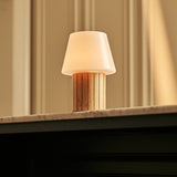 Lampe à poser rechargeable en bois marron clair