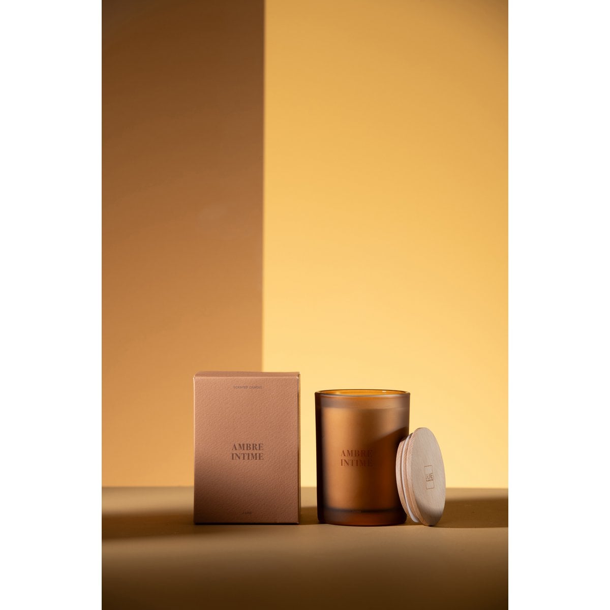 Détail de la bougie J-Line Ambre Intime - texture et finition