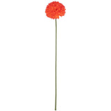 Chrysanthème artificiel orange sur une table élégante