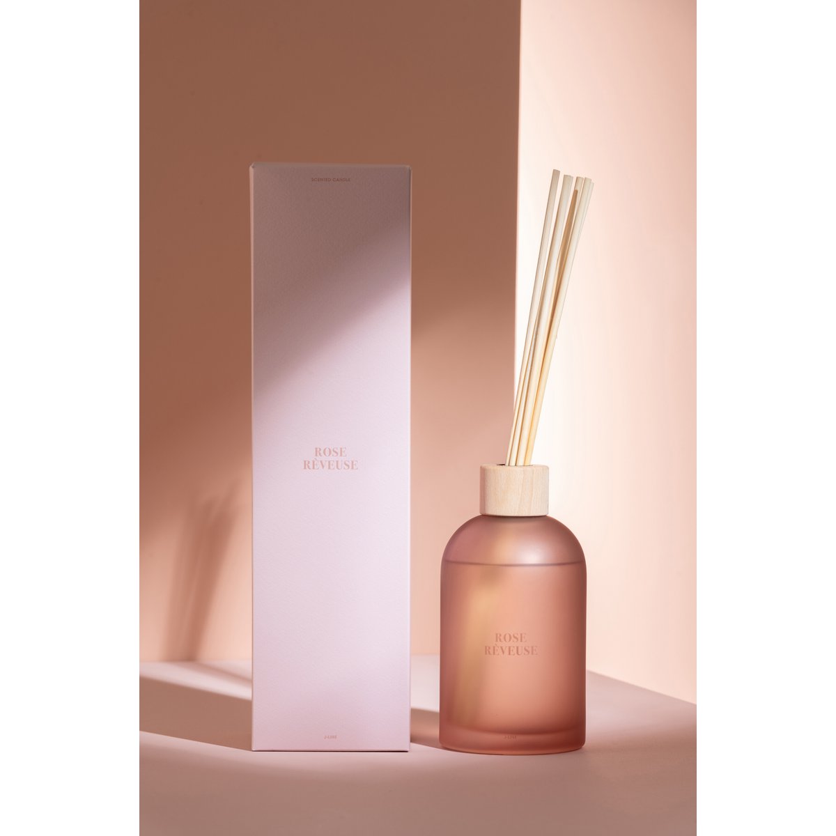 Diffuseur J-Line Rose Rêveuse - en situation dans un salon
