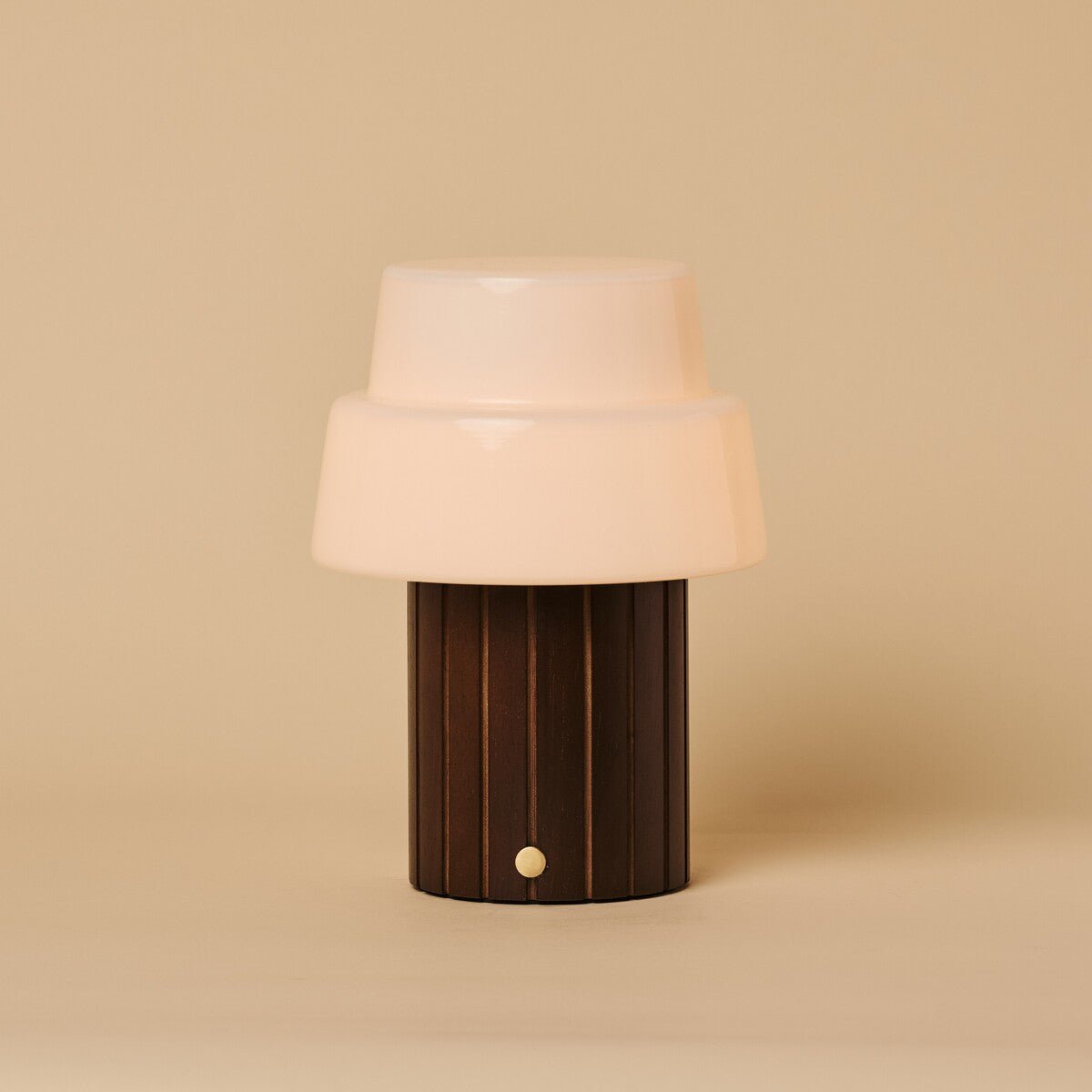Lampe de table rechargeable Lio marron foncé avec abat-jour interchangeable