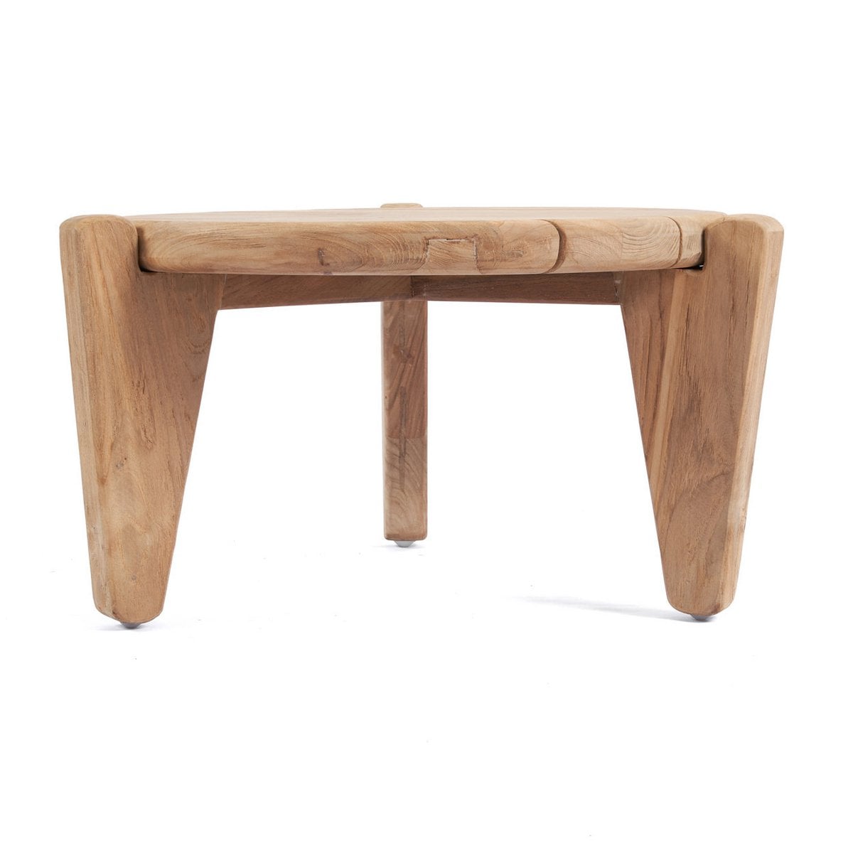 Table basse Seseh sur une terrasse moderne