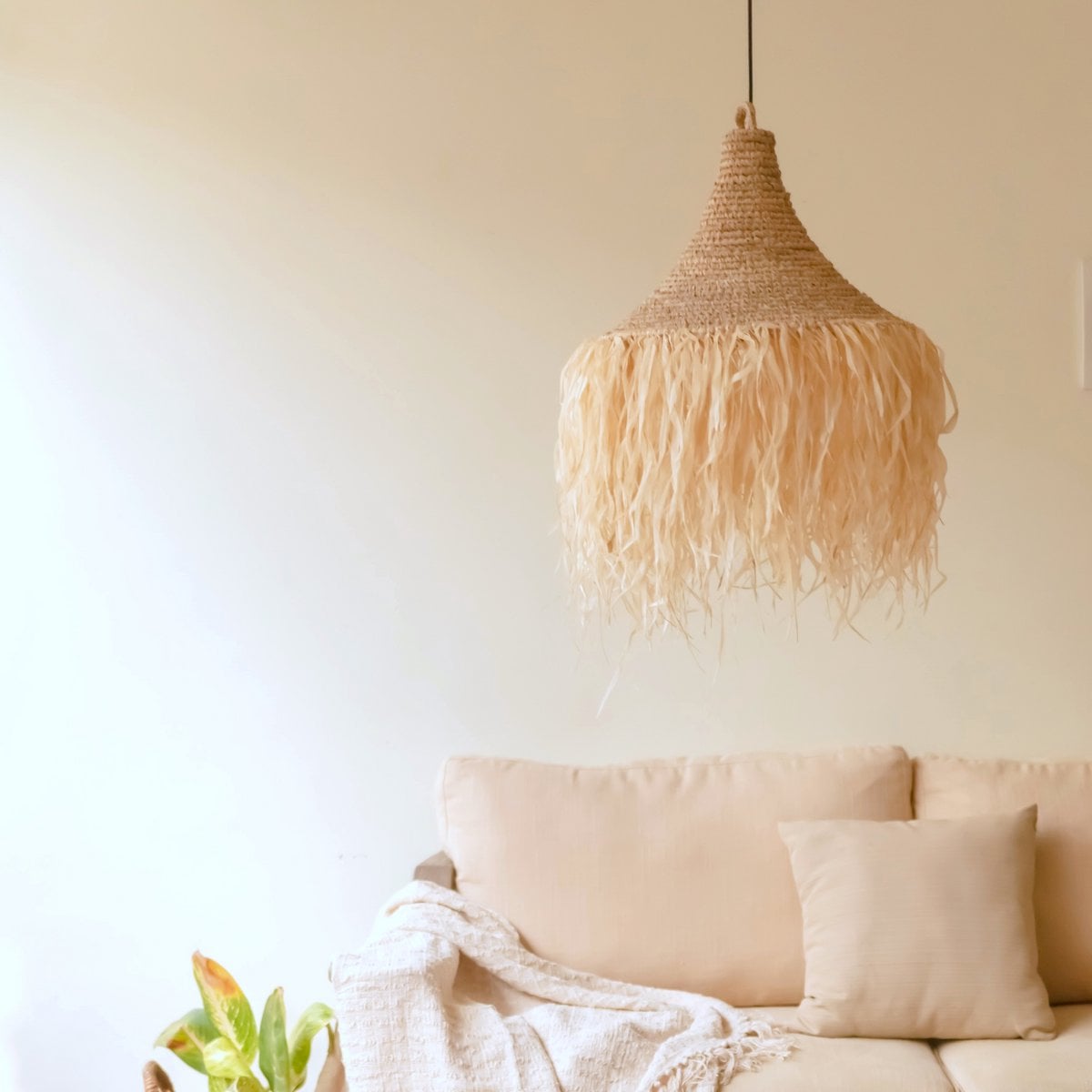 Lampe Raphia Rumbai avec abat-jour en raphia et franges délicates