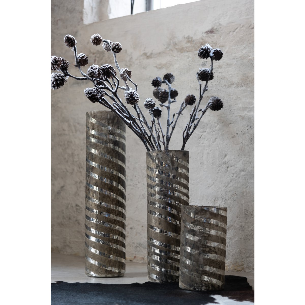 Vase J-Stripes Round sur une table - décoration moderne