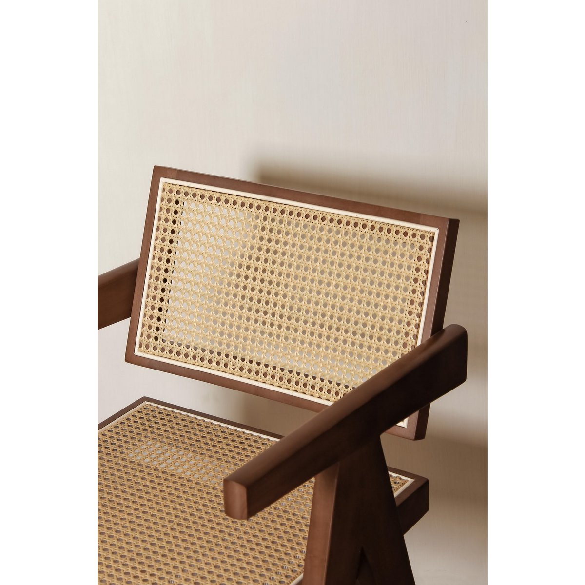 Chaise de luxe sur fond neutre