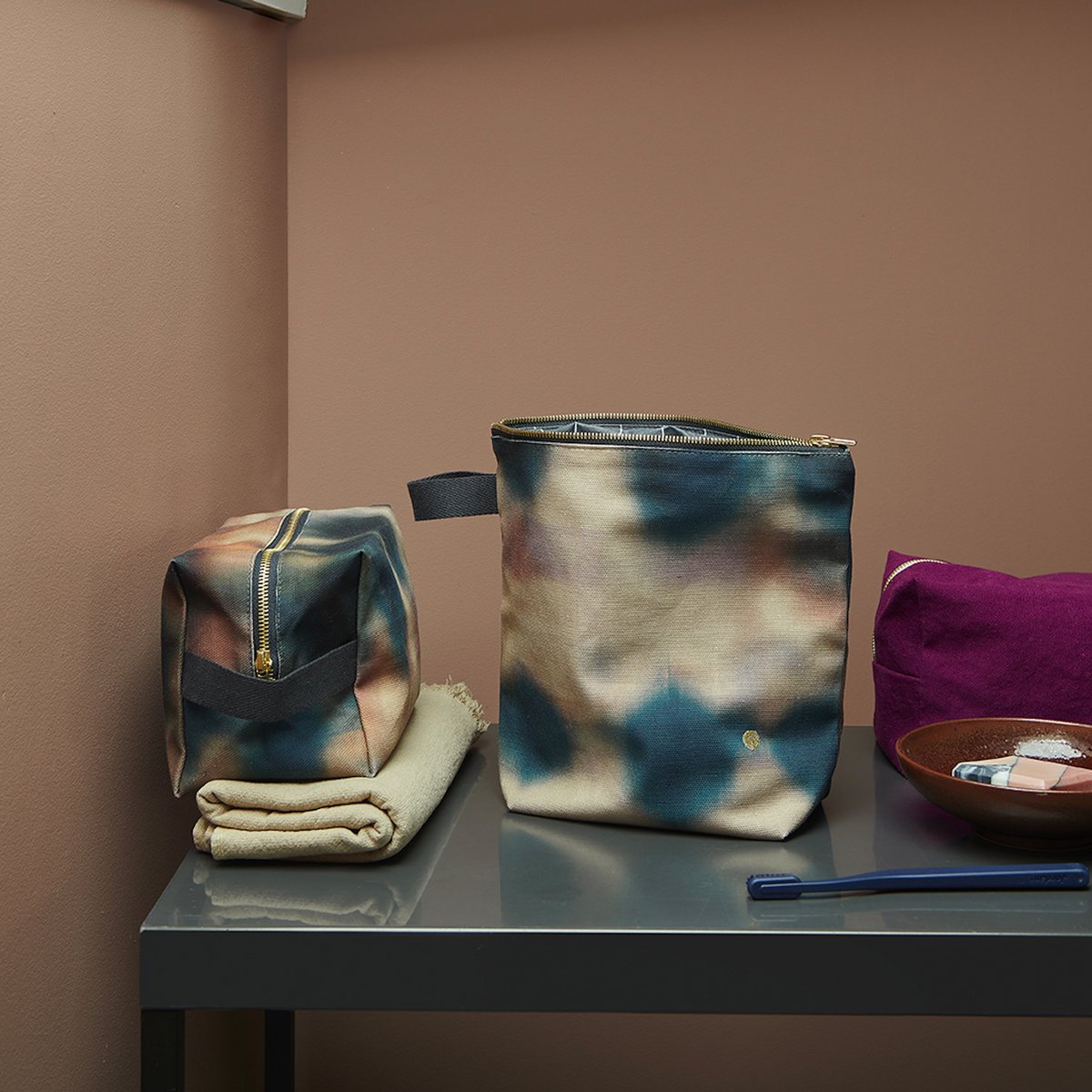 Trousse cube Iona Sasha Multicolore sur un fond neutre pour accentuer ses couleurs