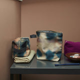 Trousse cube Iona Sasha Multicolore sur un fond neutre pour accentuer ses couleurs