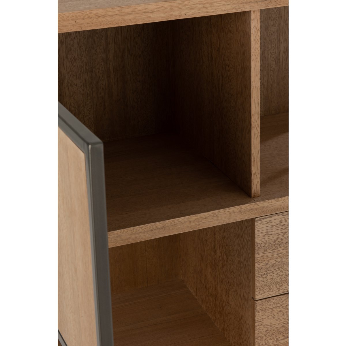Détail du bois naturel de l'armoire J-Line