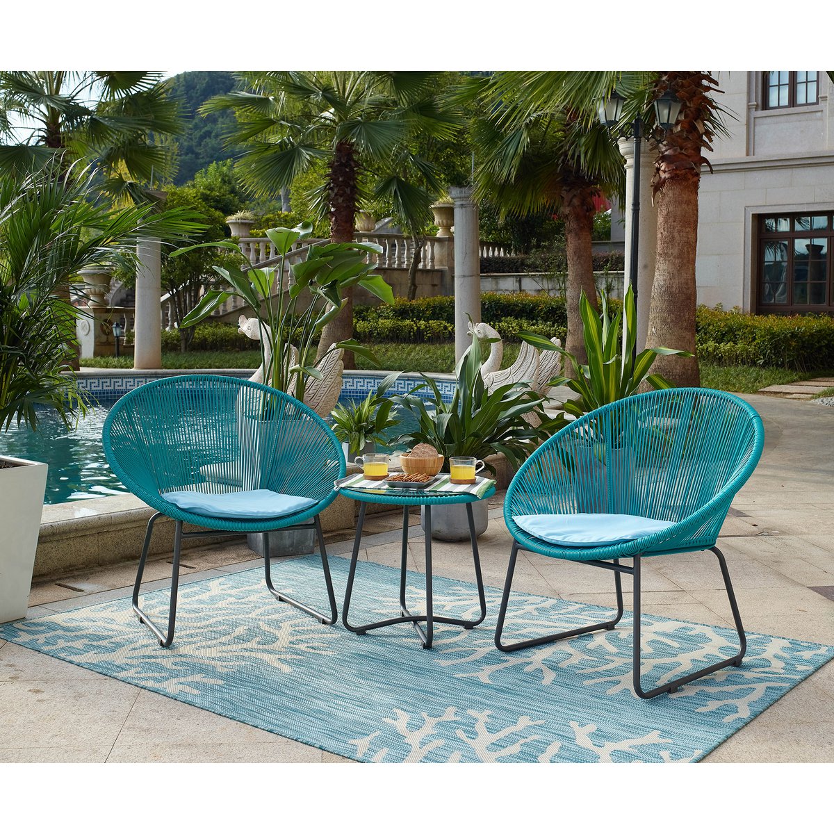 Salon de jardin en polyrotin avec table et chaises