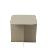 Détail du design moderne de la table d'appoint J-Line