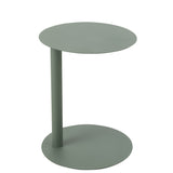 Détail du design de la table d'appoint J-Line en métal vert
