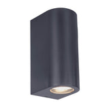 La lampe murale extérieure "Alecto" mesure 6,8 x 8,8 cm et mesure 15,5 cm de haut. Il se compose d'un plastique de haute qualité avec une surface légèrement structurée qui semble peinte. Timeless Black rend la lampe universellement utilisable.